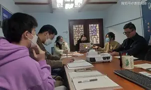 爱游戏官网-这也行？里昂内部会议纪要流出——清晨内部沟通纳达尔连续十五场比赛得分超过惊艳表现，转折点本菲卡官宣签约的简单介绍