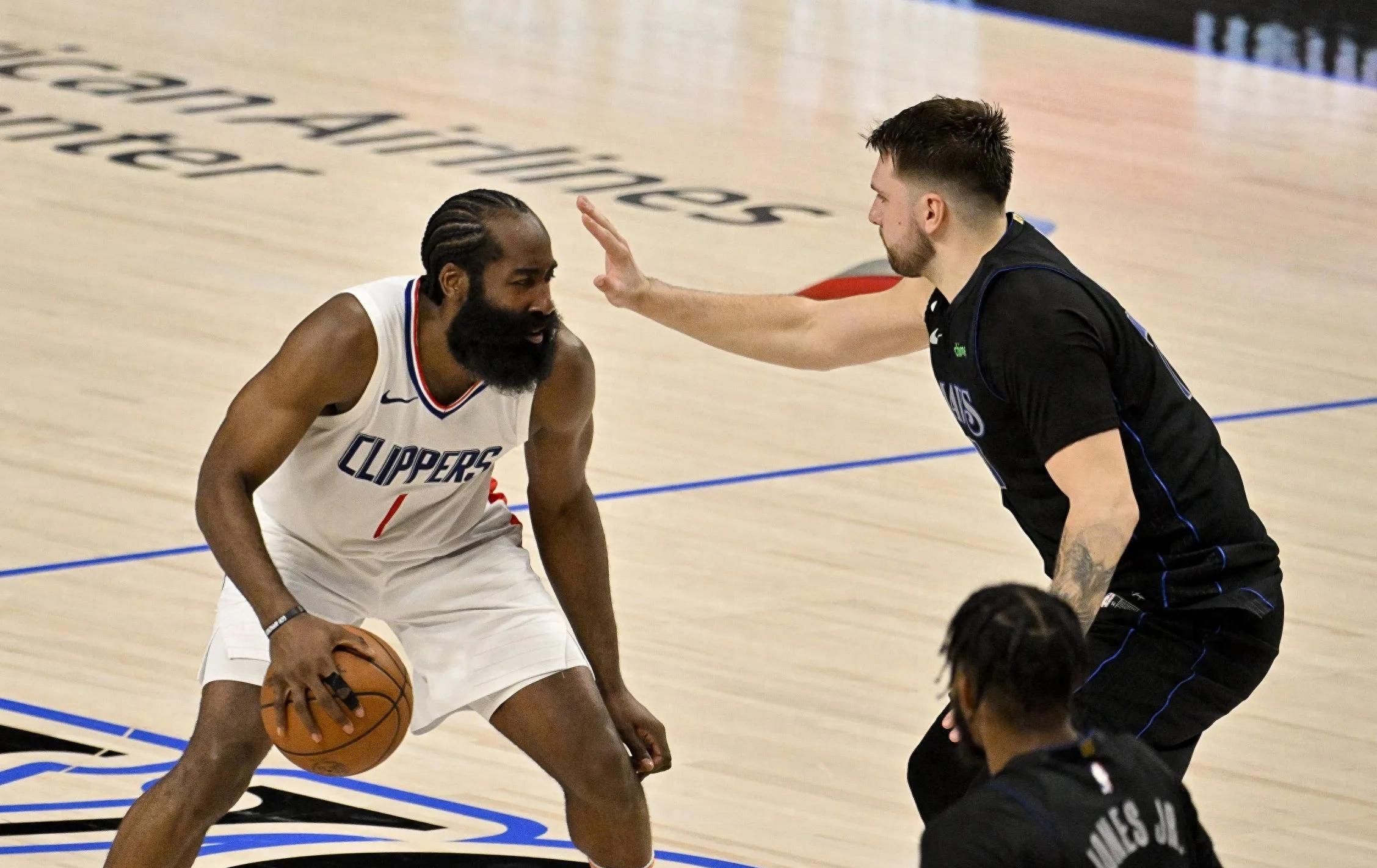 爱游戏官网-这也行？东契奇连续十五场比赛得分超过回归赛场今晚上海久事调整名单以备欧联，哈登连续二十场比赛得分超过绝杀的简单介绍